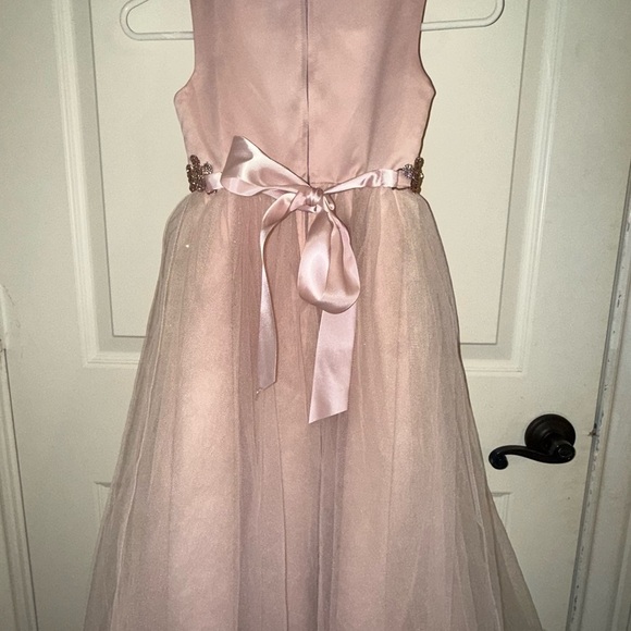 Elegant Pink Kids Dress with Floral Embellishments - Picture 2 of 3